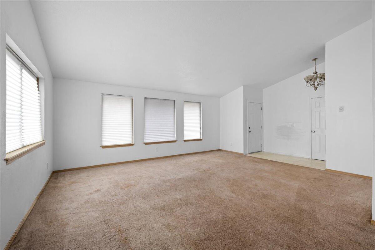 1312 Thomas Road Medford, OR 97501 - Photo 5 of 25 10-CI_9930