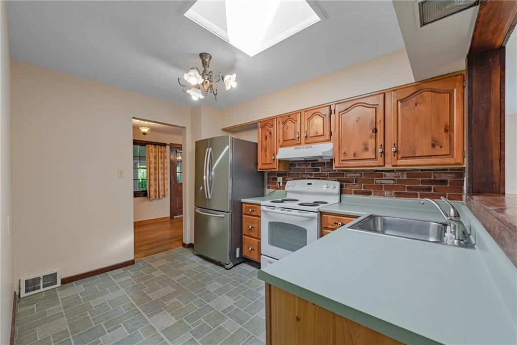 606 Sandy Hill Road Irwin, PA 15642 - Photo 11 of 25 Gallery Image 11