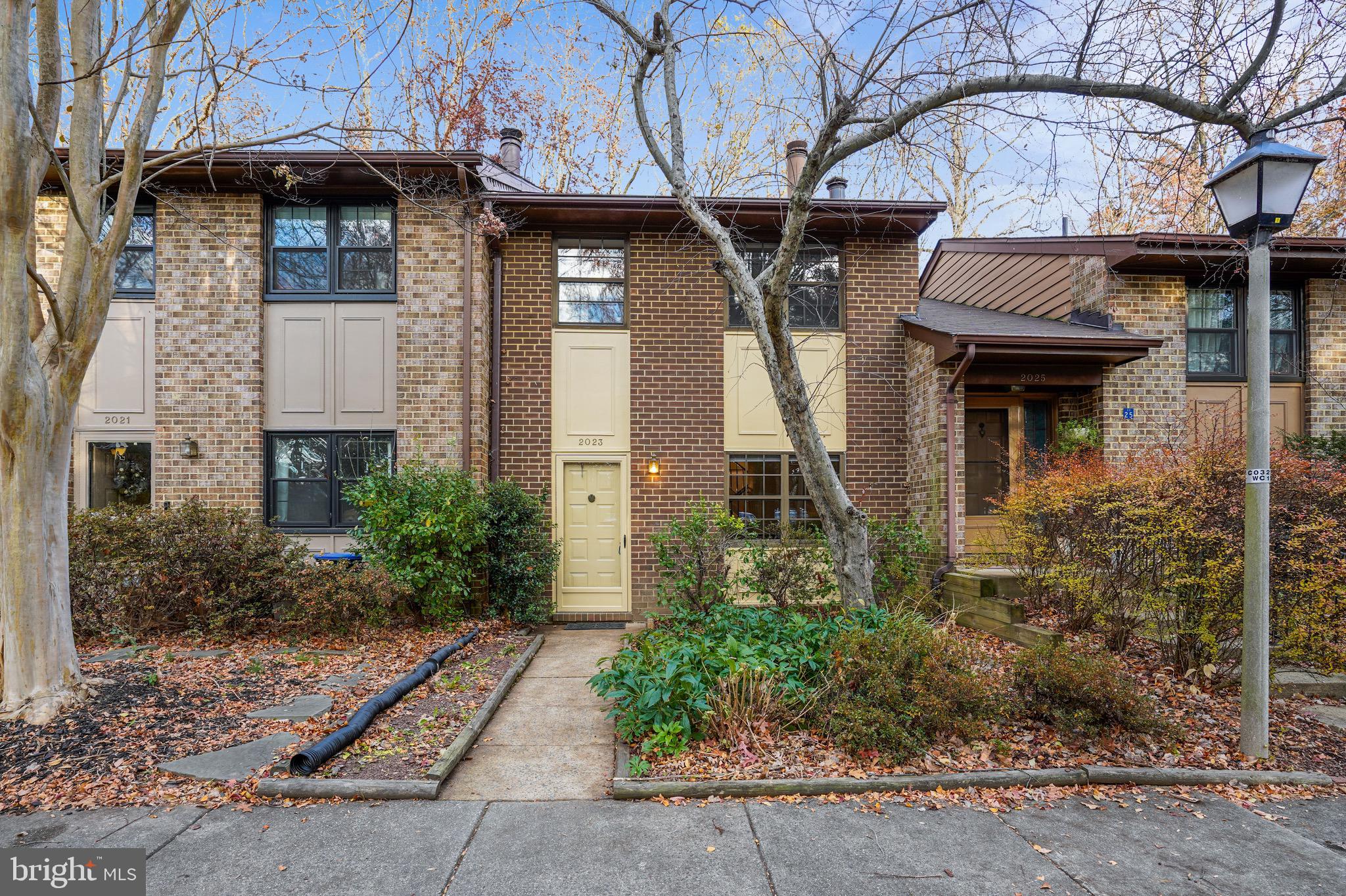 2023 Headlands Circle Reston, VA 20191 - Photo 2 of 44 East access from Parking spots