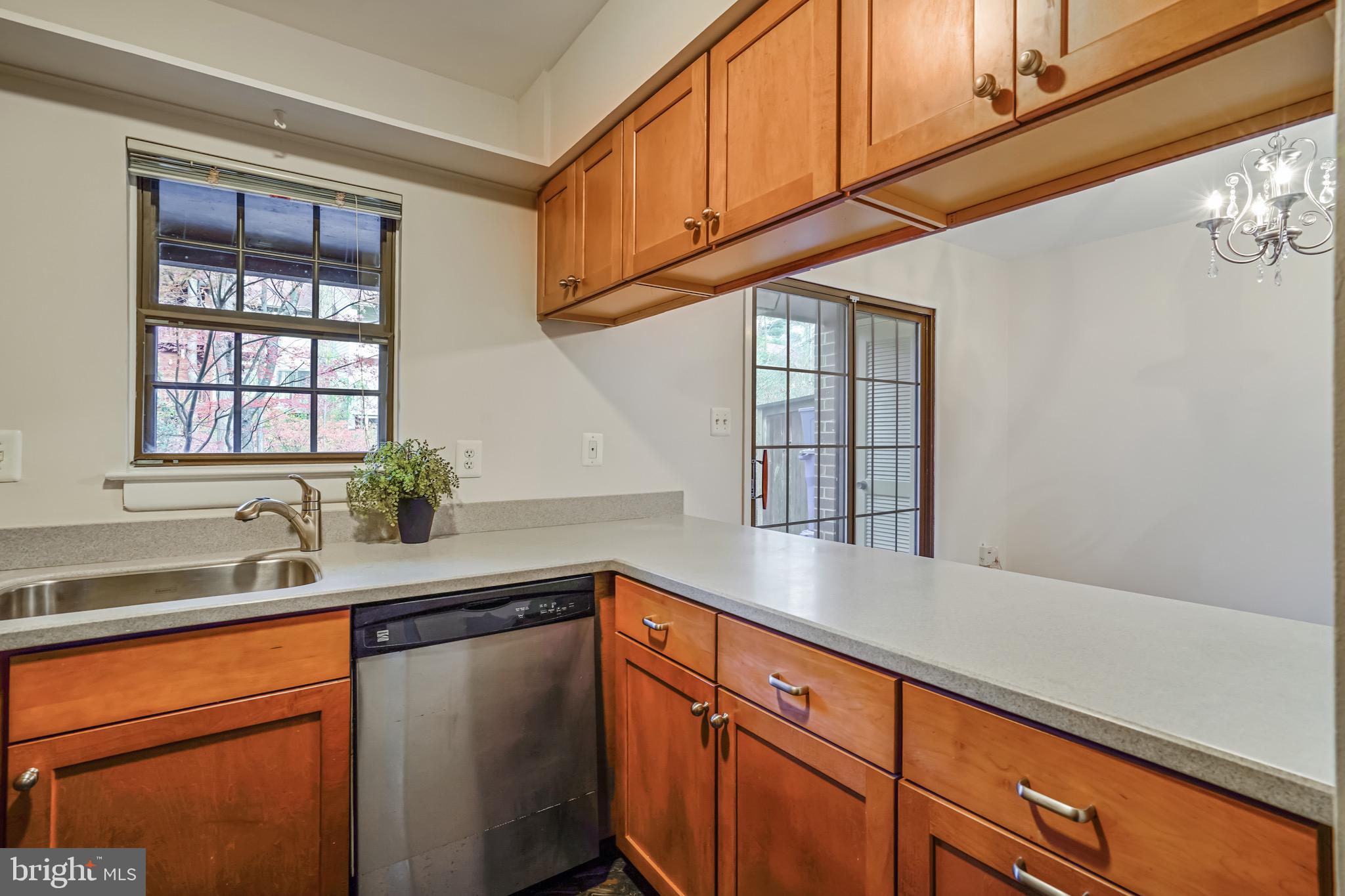 2023 Headlands Circle Reston, VA 20191 - Photo 15 of 44 Lots of storage in this kitchen