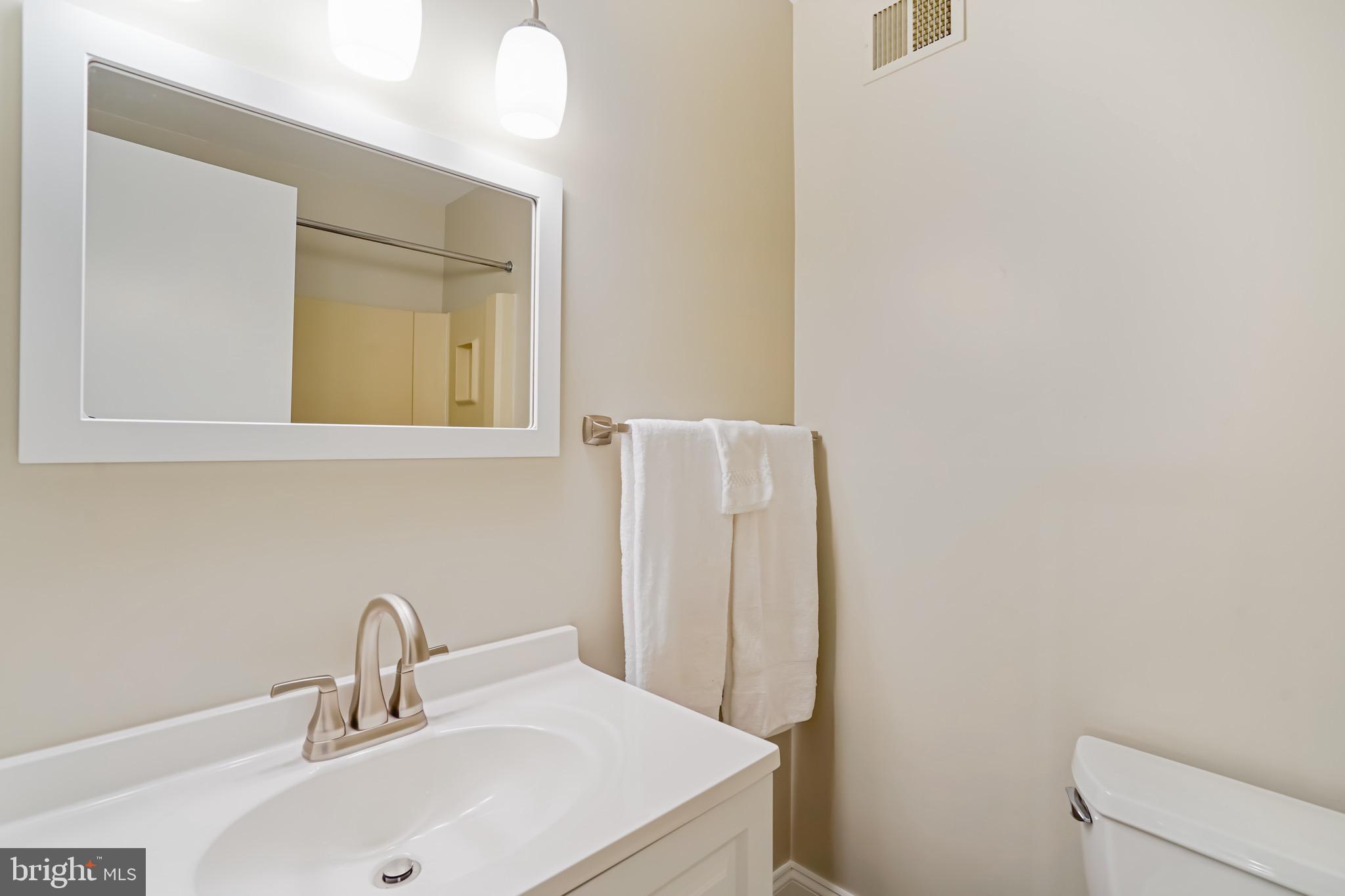 2023 Headlands Circle Reston, VA 20191 - Photo 25 of 44 Updated Hall bath