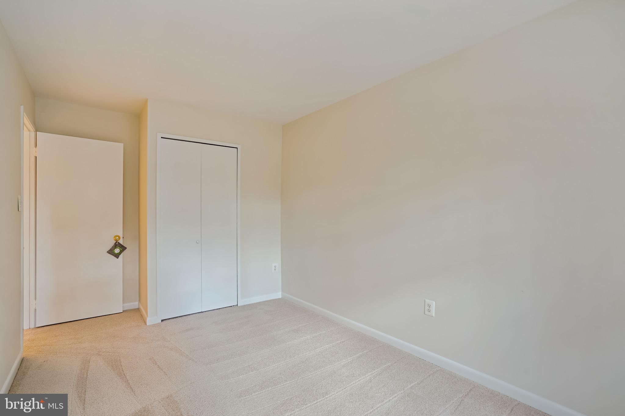 2023 Headlands Circle Reston, VA 20191 - Photo 26 of 44 3rd bedroom has walk-in closet