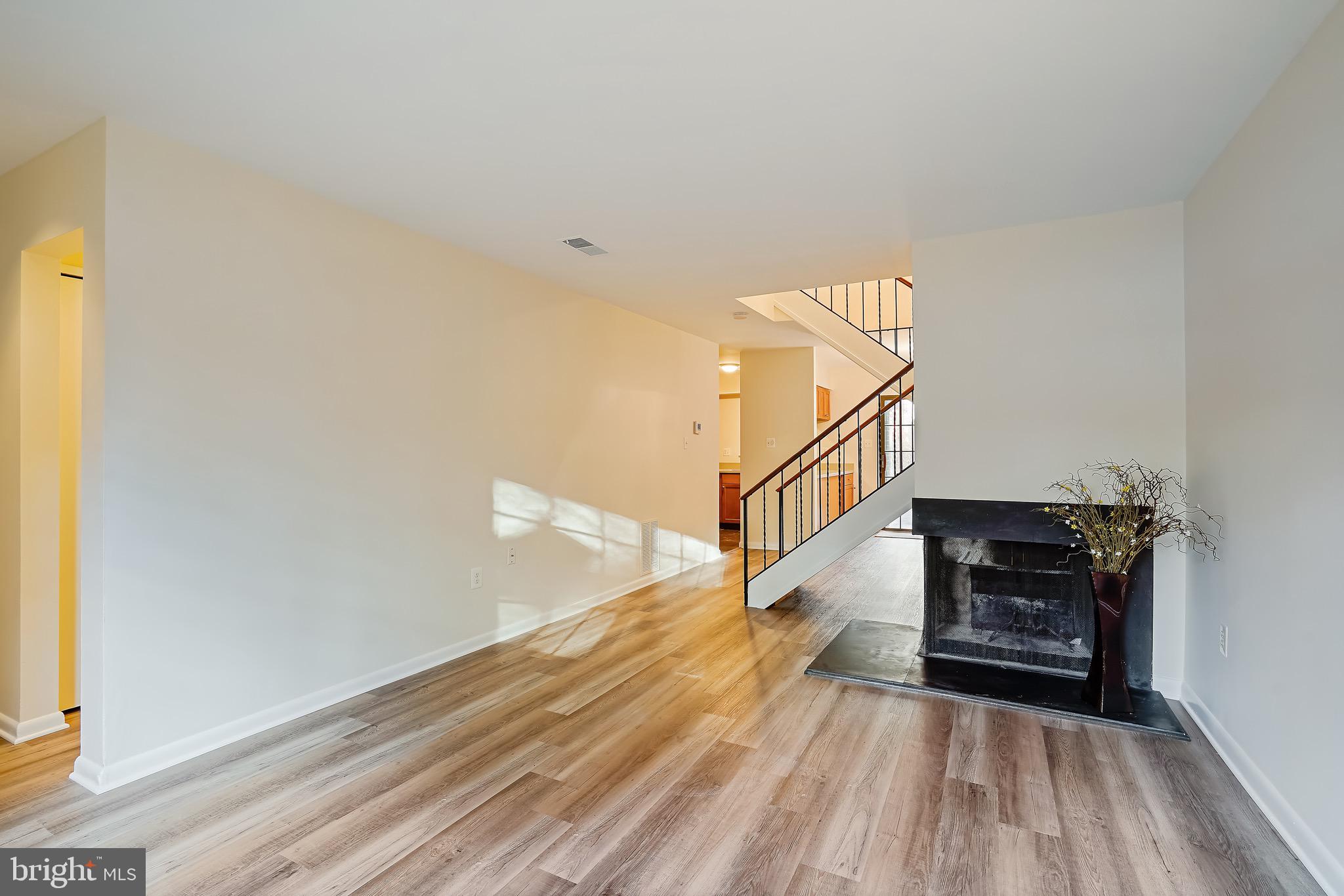 2023 Headlands Circle Reston, VA 20191 - Photo 6 of 44 Lots of natural light