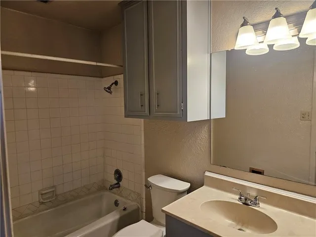 $2,300 | 2011 Pecan Drive, Portland, TX 78374