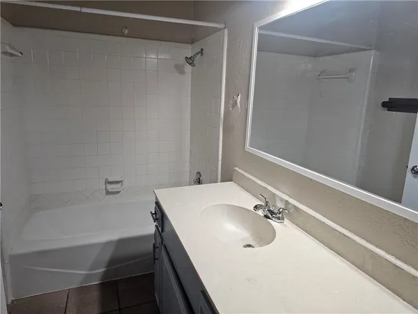 $2,300 | 2011 Pecan Drive, Portland, TX 78374