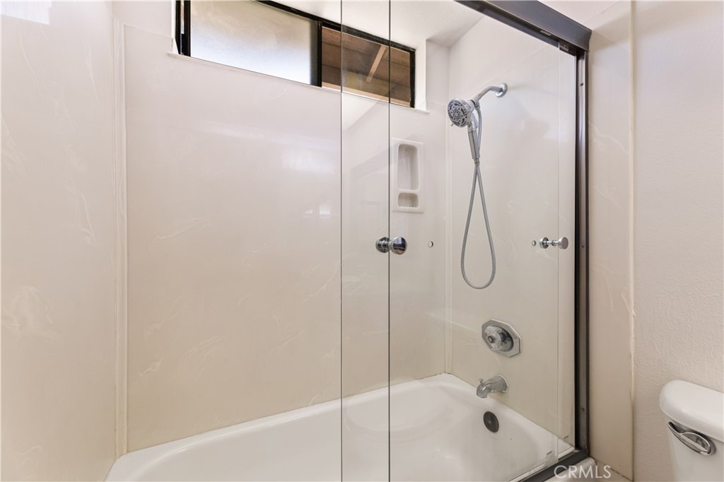12065 Shadow Glen Lane Porter Ranch, CA 91326 - Photo 11 of 46 Shared Full bath