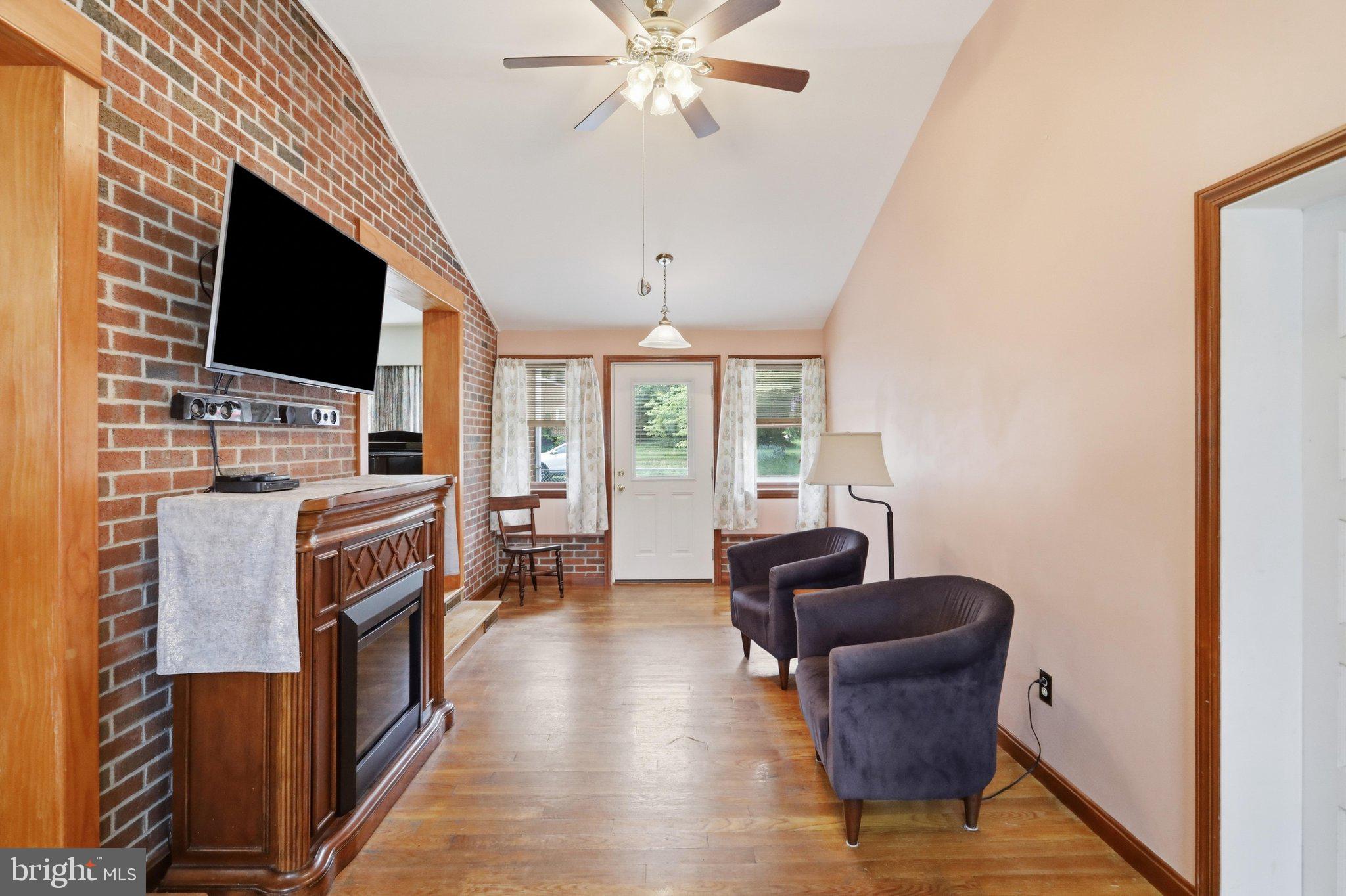 14 East Poplar Street Funkstown, MD 21734 - Photo 16 of 56 Family room