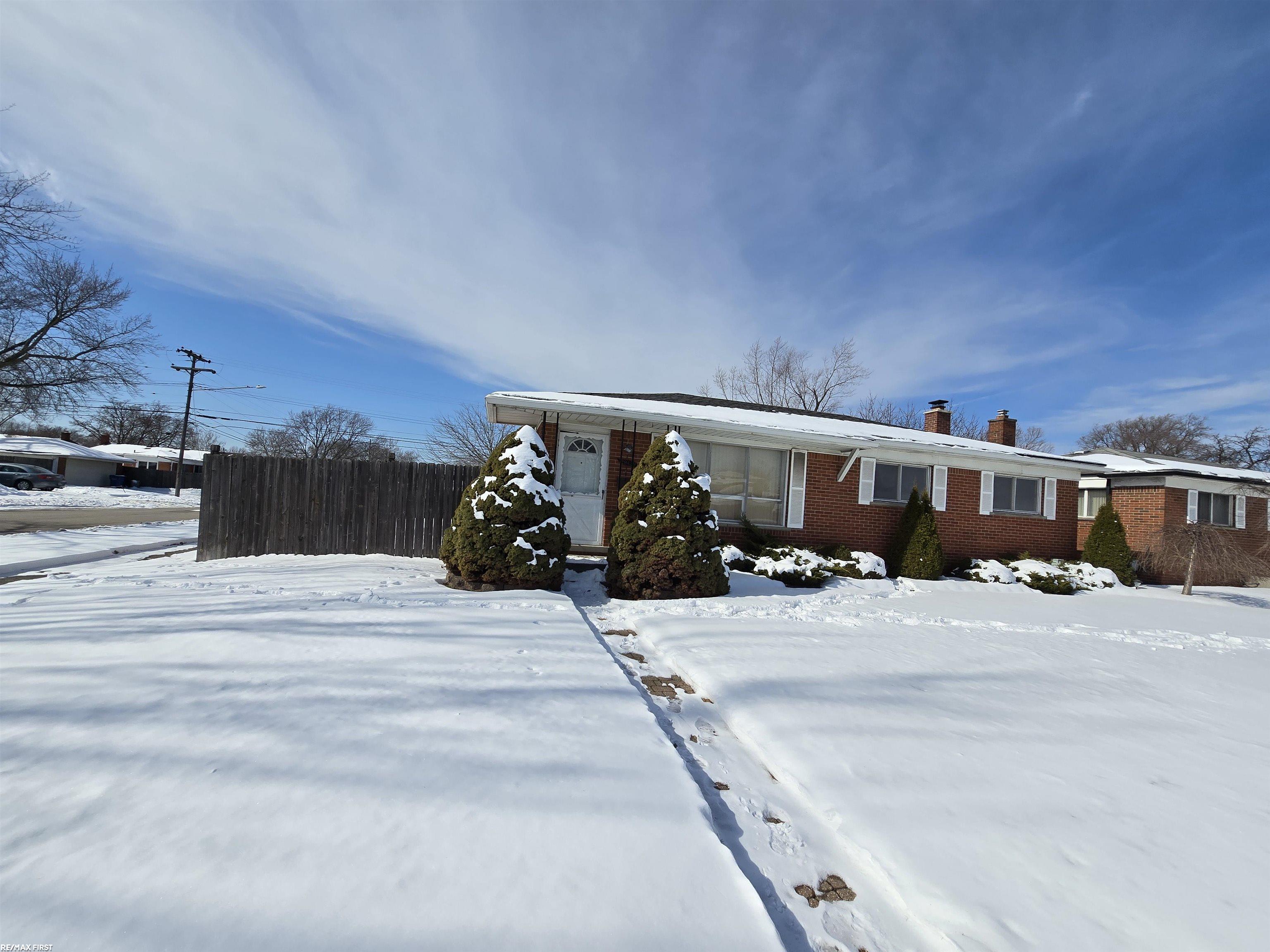 29429 Schoenherr Road Warren, MI 48088 - Photo 2 of 17 50167272-a3917418-8aa5-4b2f-ba6e-bb8199c27a87.JPG