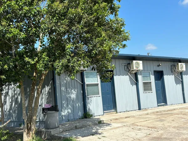 $689 | 1627 Farm To Market Road 351, Unit 3, Beeville, TX 78102