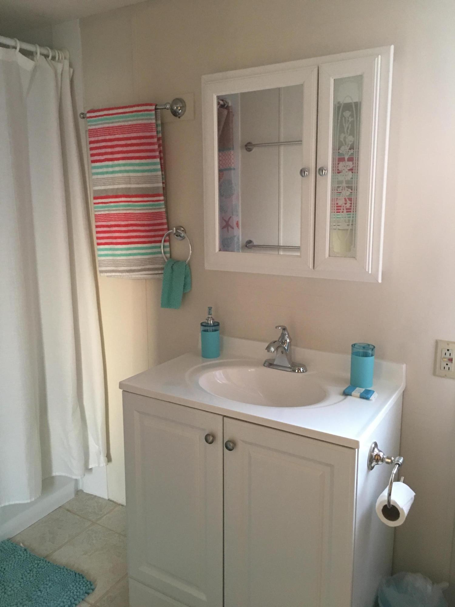 178 Long Key Road Key Largo, FL 33037 - Photo 9 of 13 Master bath