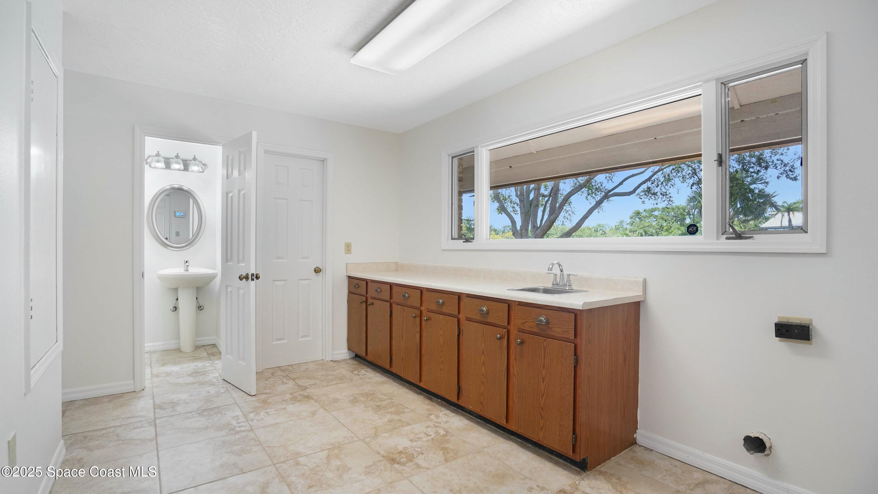 5705 Highway 1 Rockledge, FL 32955 - Photo 27 of 47 Laundry Room