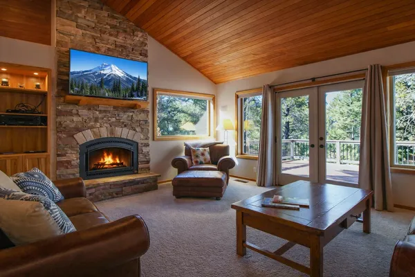 $820,000 | 18074 East Butte Lane, Unit 20 E BUTTE, Sunriver, OR 97707