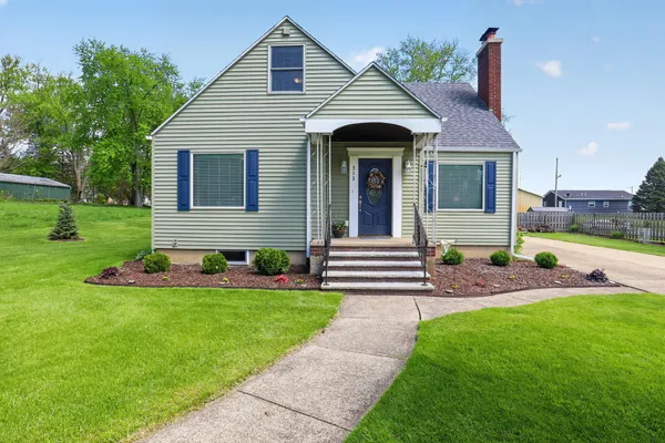$300,000 | 312 South Cleveland Street, Galien, MI 49113