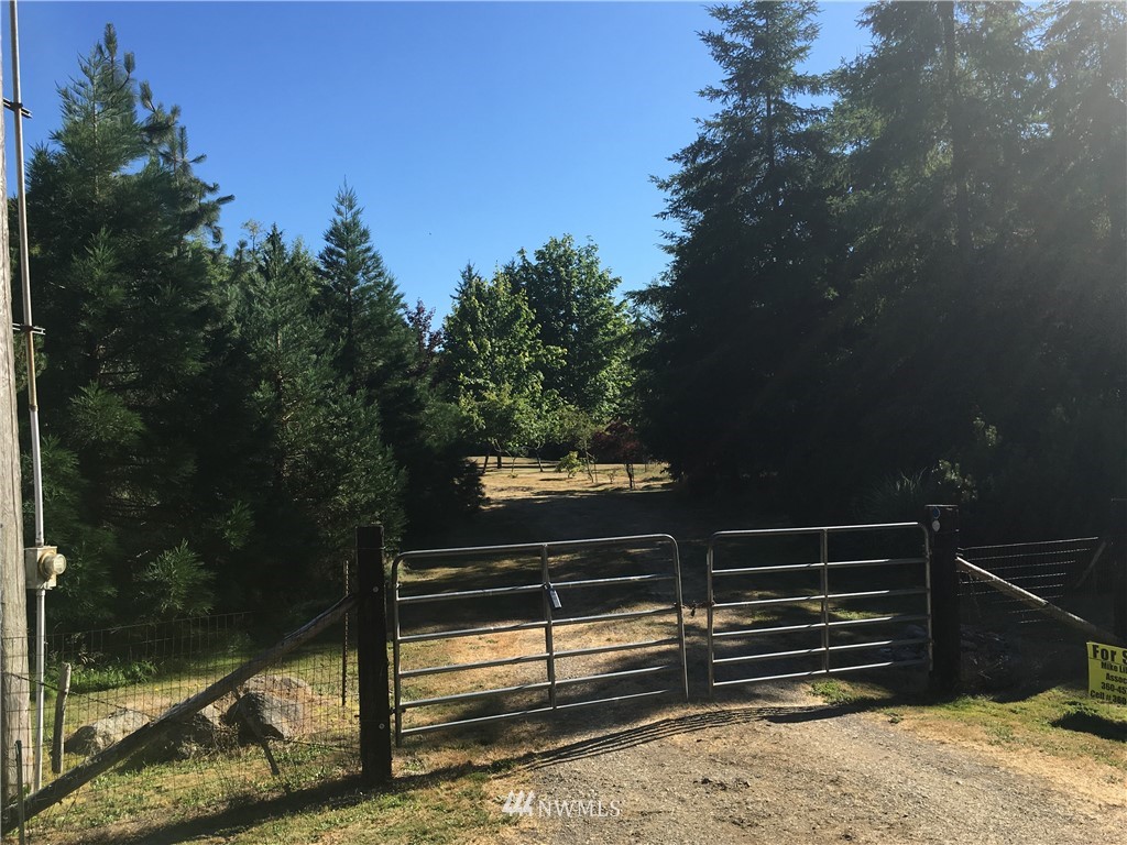 93 A Miles Road Port Angeles, WA 98362 - Photo 3 of 12 a view of stairs