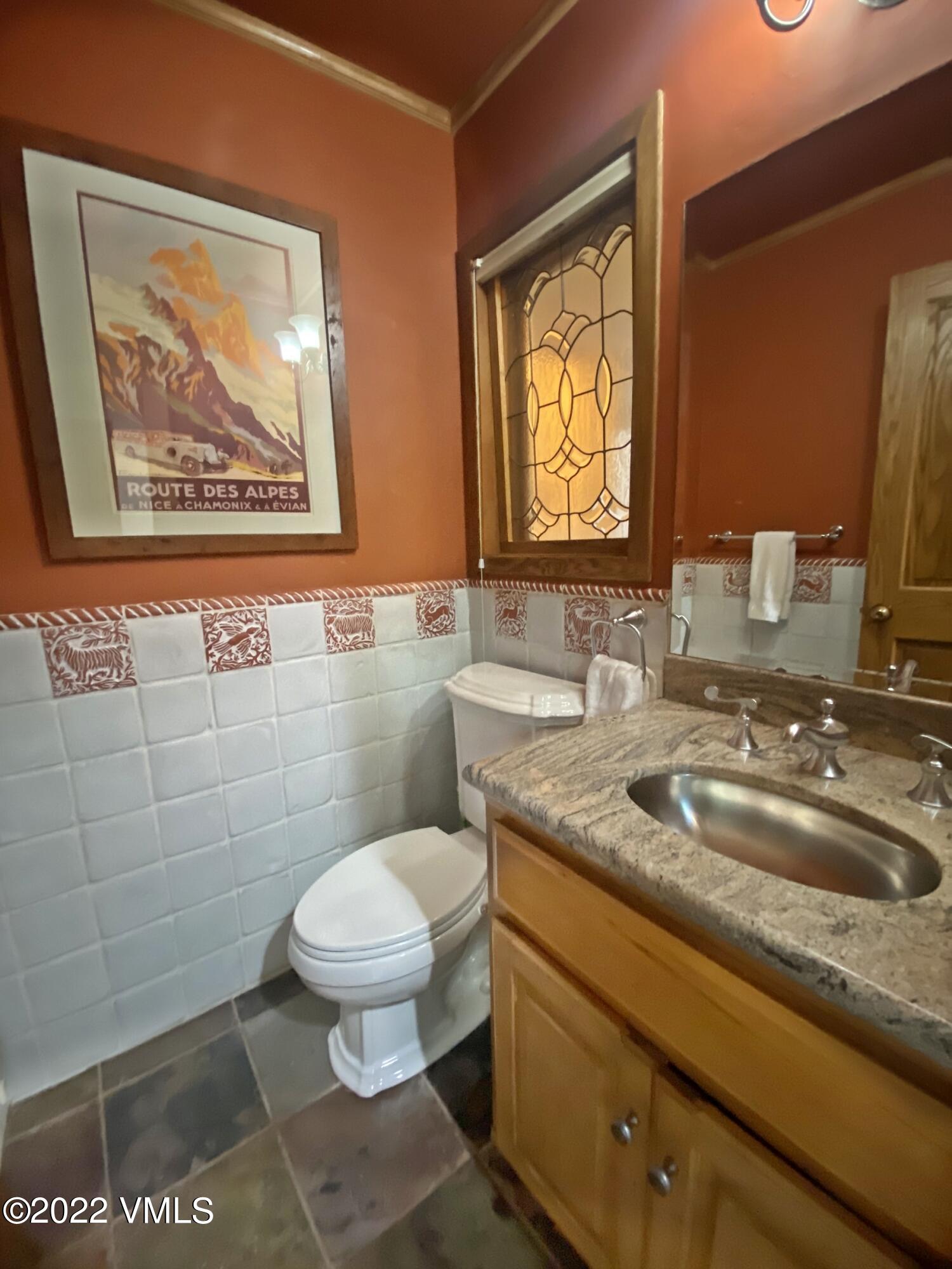 1881 Lions Ridge Loop, Unit 25 Vail, CO 81657 - Photo 27 of 31 Powder room