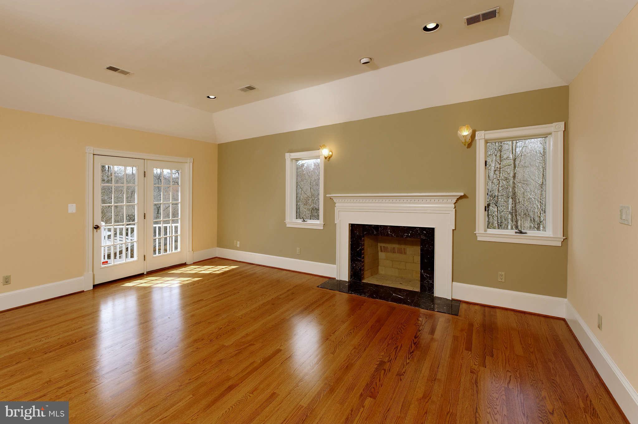 1012 Union Church Road McLean, VA 22102 - Photo 15 of 22 21x16 MBR SITTING RM