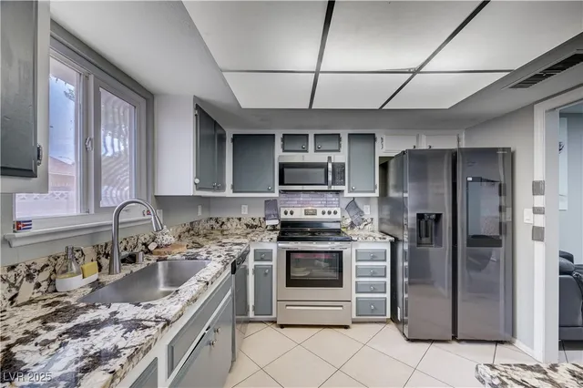 $2,500 | 2829 Michael Way, Las Vegas, NV 89108