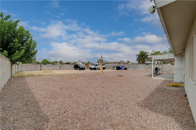 $2,500 | 2829 Michael Way, Las Vegas, NV 89108