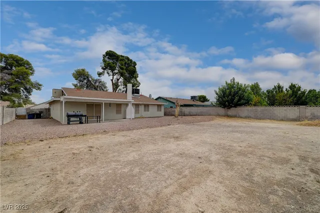 $2,500 | 2829 Michael Way, Las Vegas, NV 89108