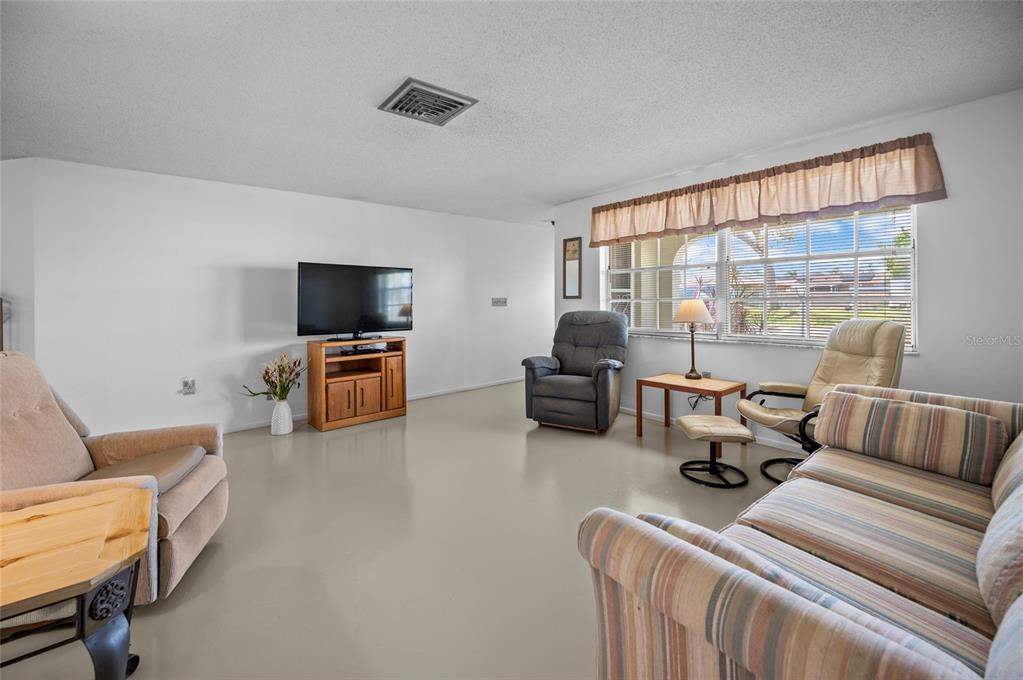 901 Ponderosa Road Venice, FL 34293 - Photo 7 of 33 a living room with furniture and a flat screen tv