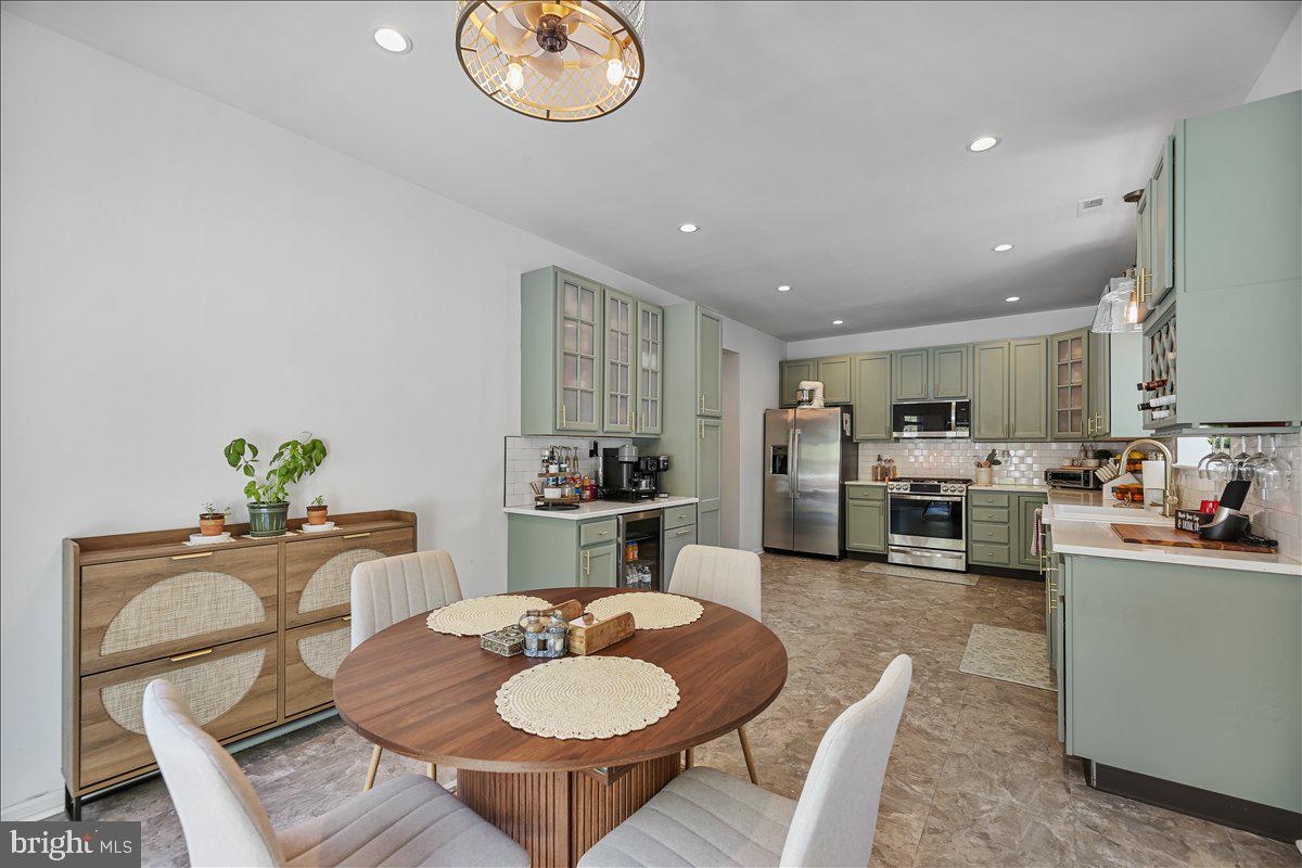 201 Prancer Road Egg Harbor Township, NJ 08234 - Photo 19 of 66 a living room with furniture kitchen view and a table
