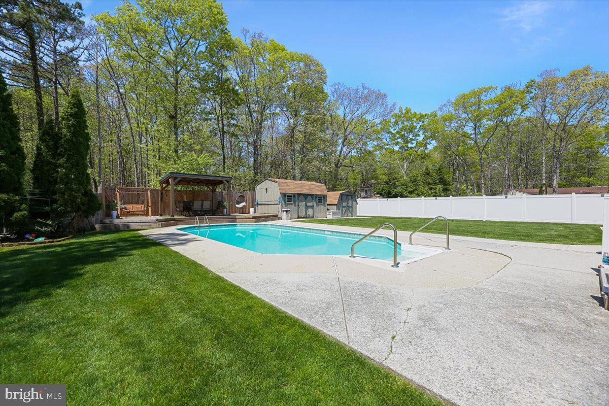 201 Prancer Road Egg Harbor Township, NJ 08234 - Photo 51 of 66 a garden view with a seating space