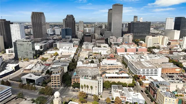 $1,395 | 833 Howard Avenue, Unit 300, New Orleans, LA 70113