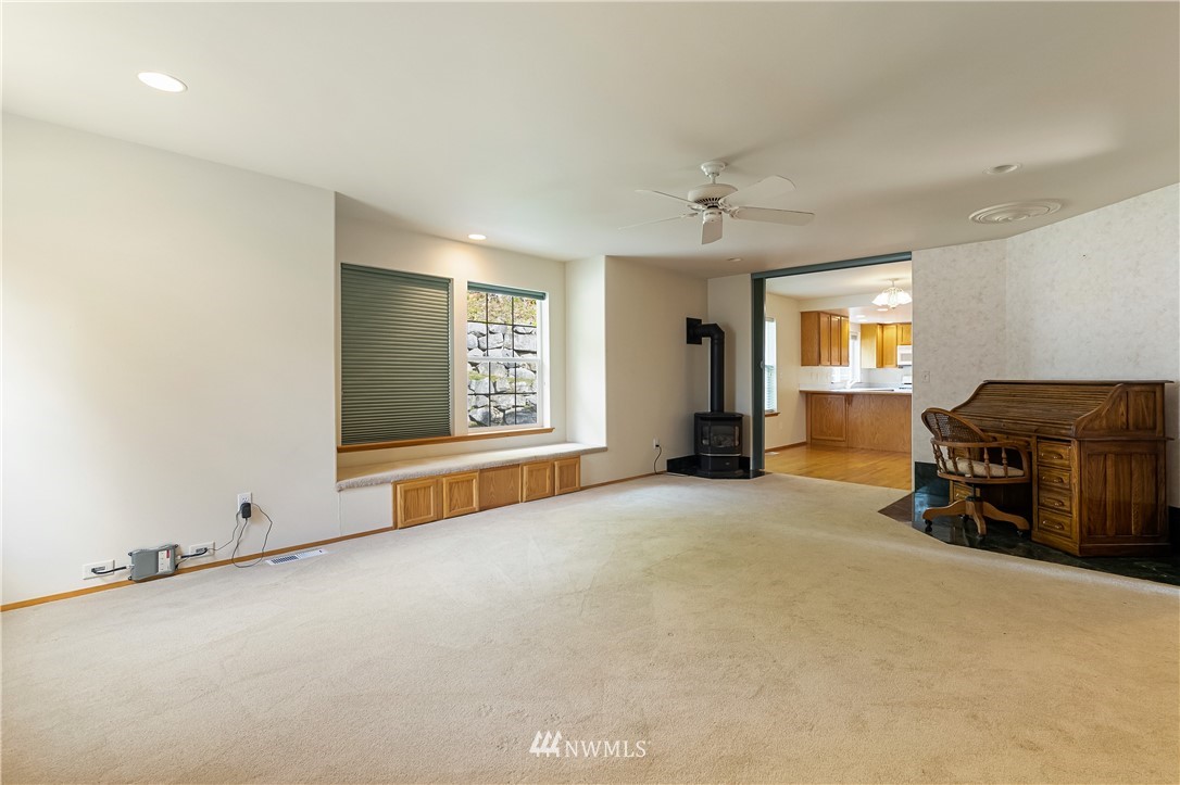 5640 South Pass Road Sumas, WA 98295 - Photo 8 of 40 an empty room with furniture and a window