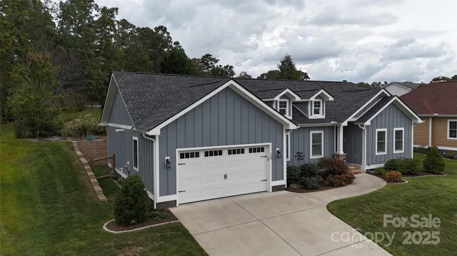 a view of house with garden