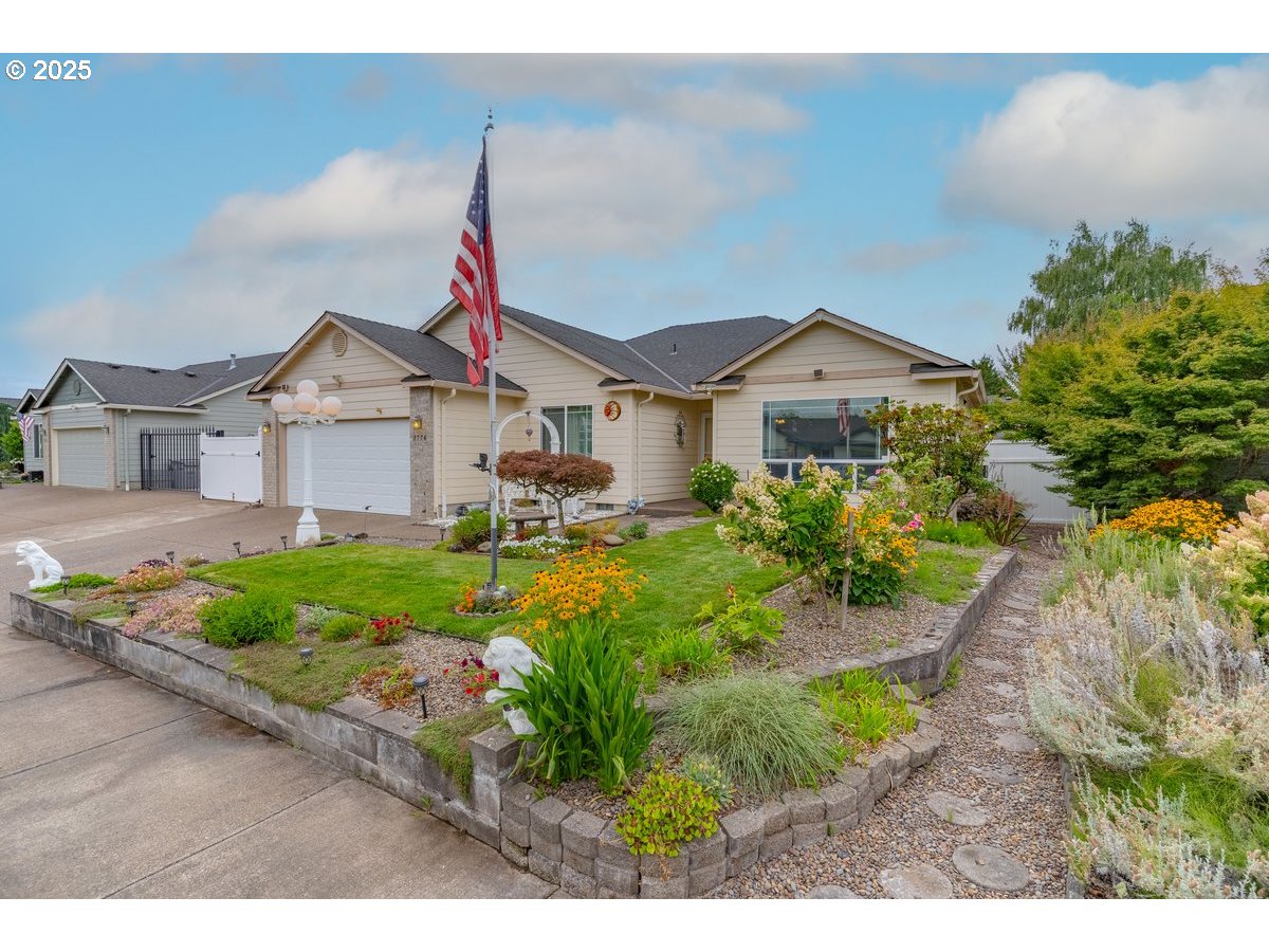 1776 Antelope Circle Southwest Albany, OR 97321 - Photo 2 of 40