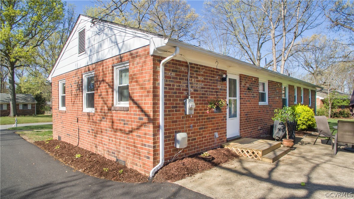 8630 Sutherland Road North Chesterfield, VA 23236 - Photo 6 of 36 Gallery Image 6