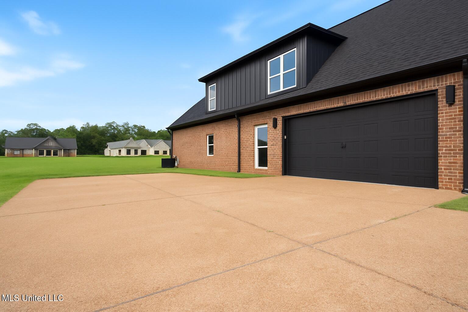 5125 Reserve Way Hernando, MS 38632 - Photo 5 of 38 garage