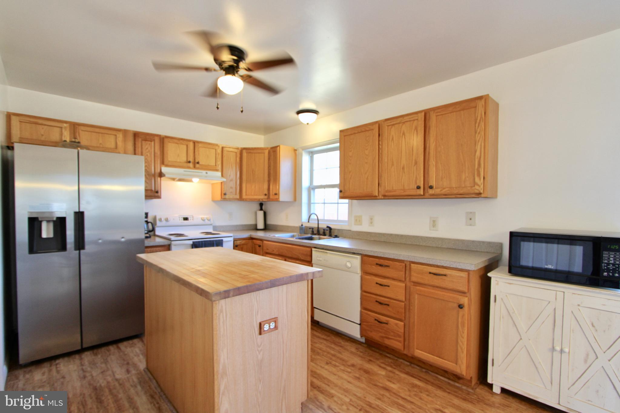 17 High Street Kenton, DE 19955 - Photo 13 of 31 Kitchen island