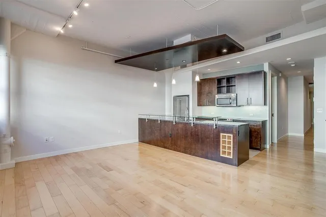 $2,750 | 2600 West 7th Street, Unit 2524, Fort Worth, TX 76107