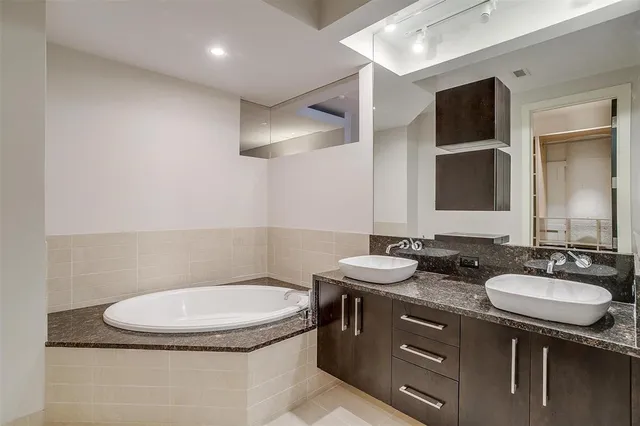 $2,750 | 2600 West 7th Street, Unit 2524, Fort Worth, TX 76107