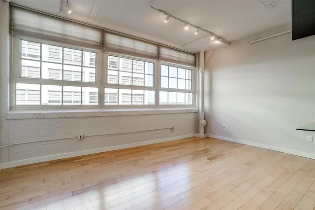 $2,750 | 2600 West 7th Street, Unit 2524, Fort Worth, TX 76107