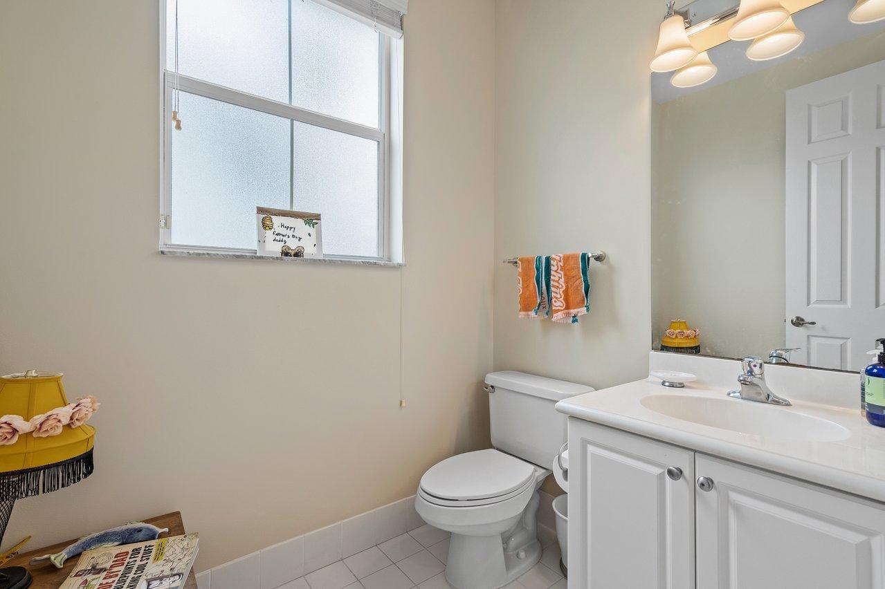 4245 East Main Street Jupiter, FL 33458 - Photo 15 of 44 2nd Flr 1/2 Bath