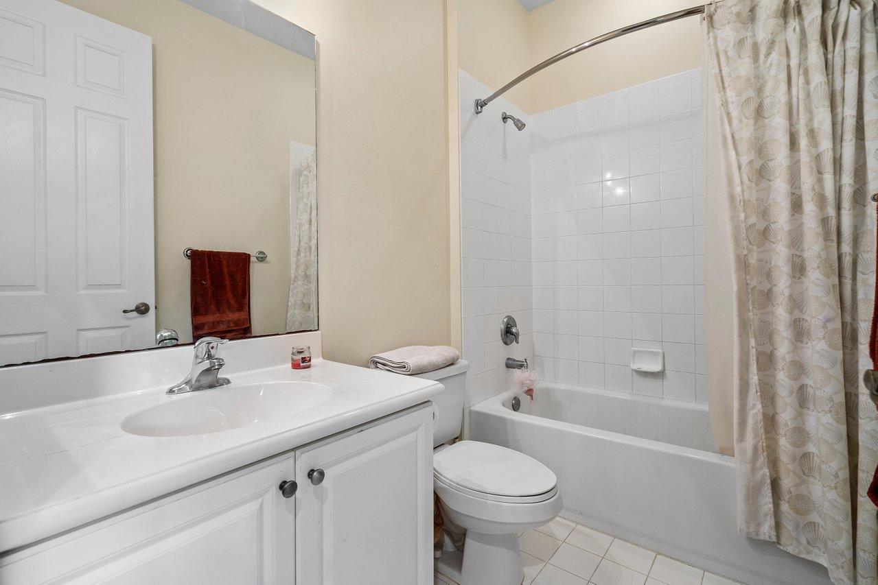 4245 East Main Street Jupiter, FL 33458 - Photo 21 of 44 Guest Bath 3