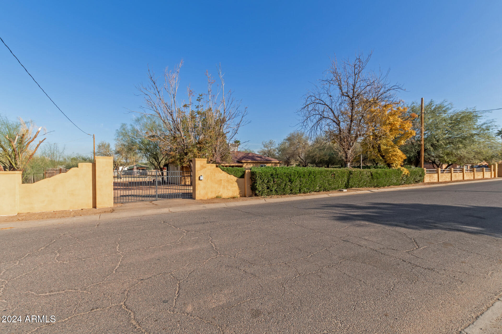 1340 West Romley Road Phoenix, AZ 85041 - Photo 2 of 37 02 Romley