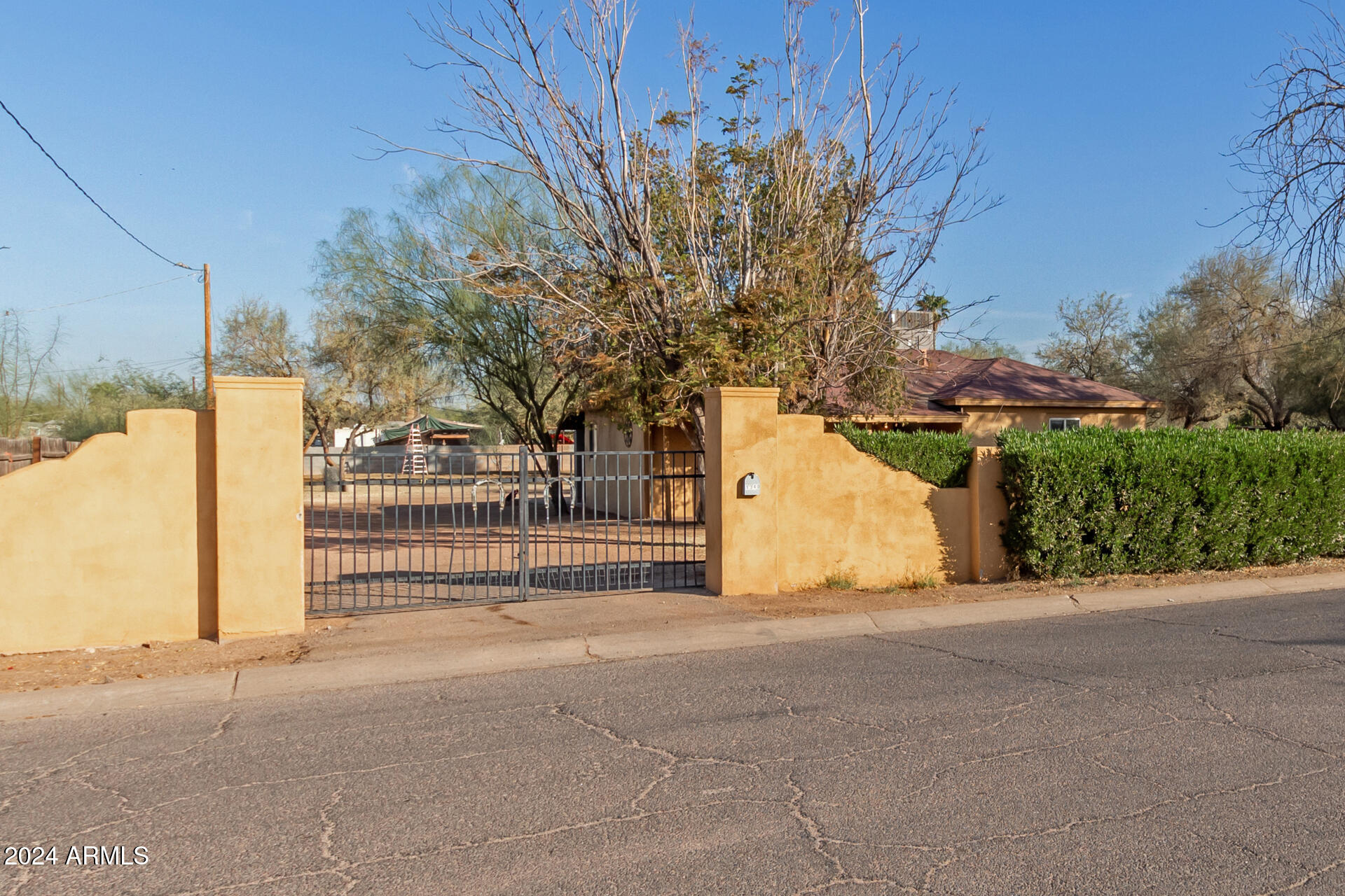 1340 West Romley Road Phoenix, AZ 85041 - Photo 3 of 37 03 Romley