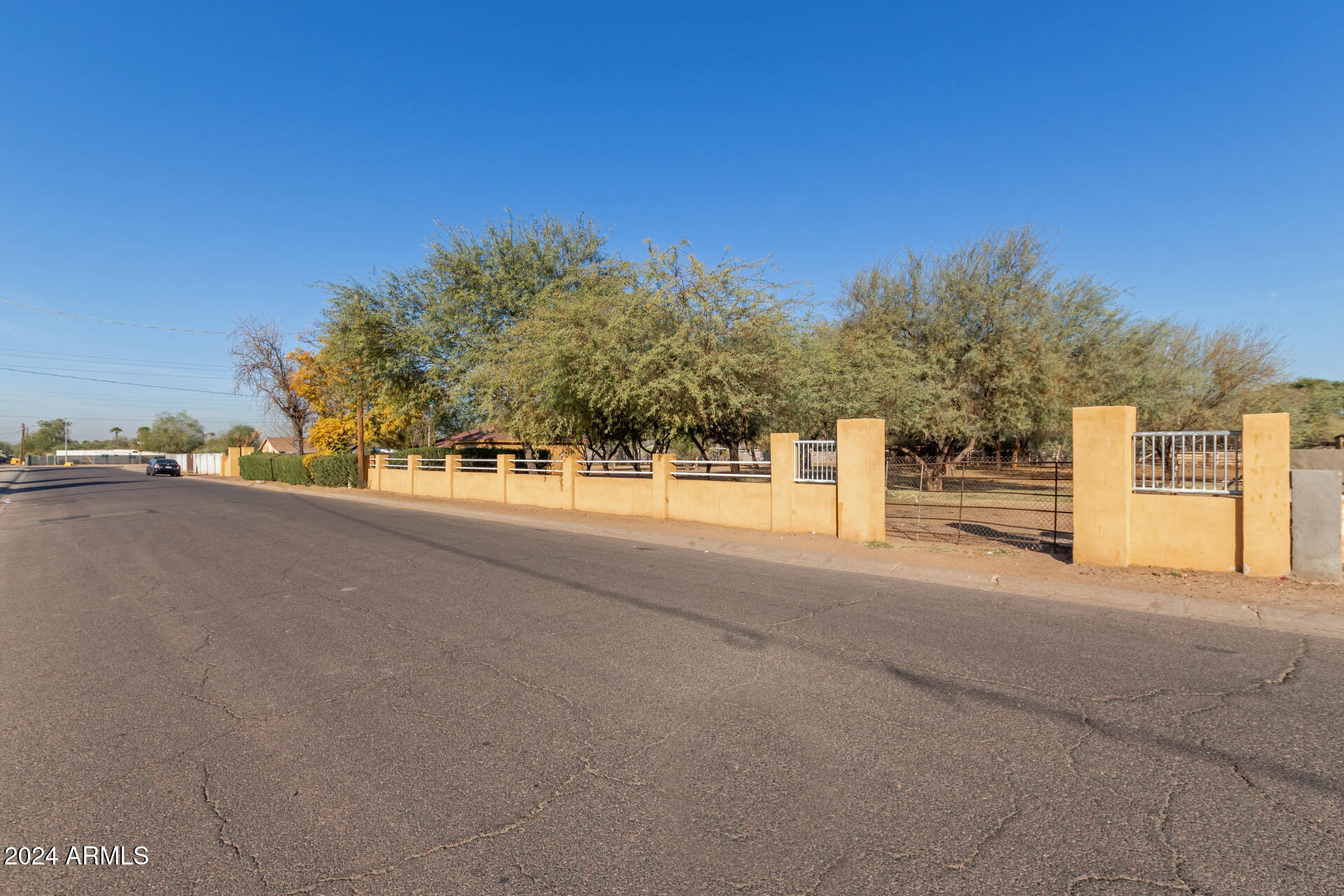 1340 West Romley Road Phoenix, AZ 85041 - Photo 4 of 37 04 Romley
