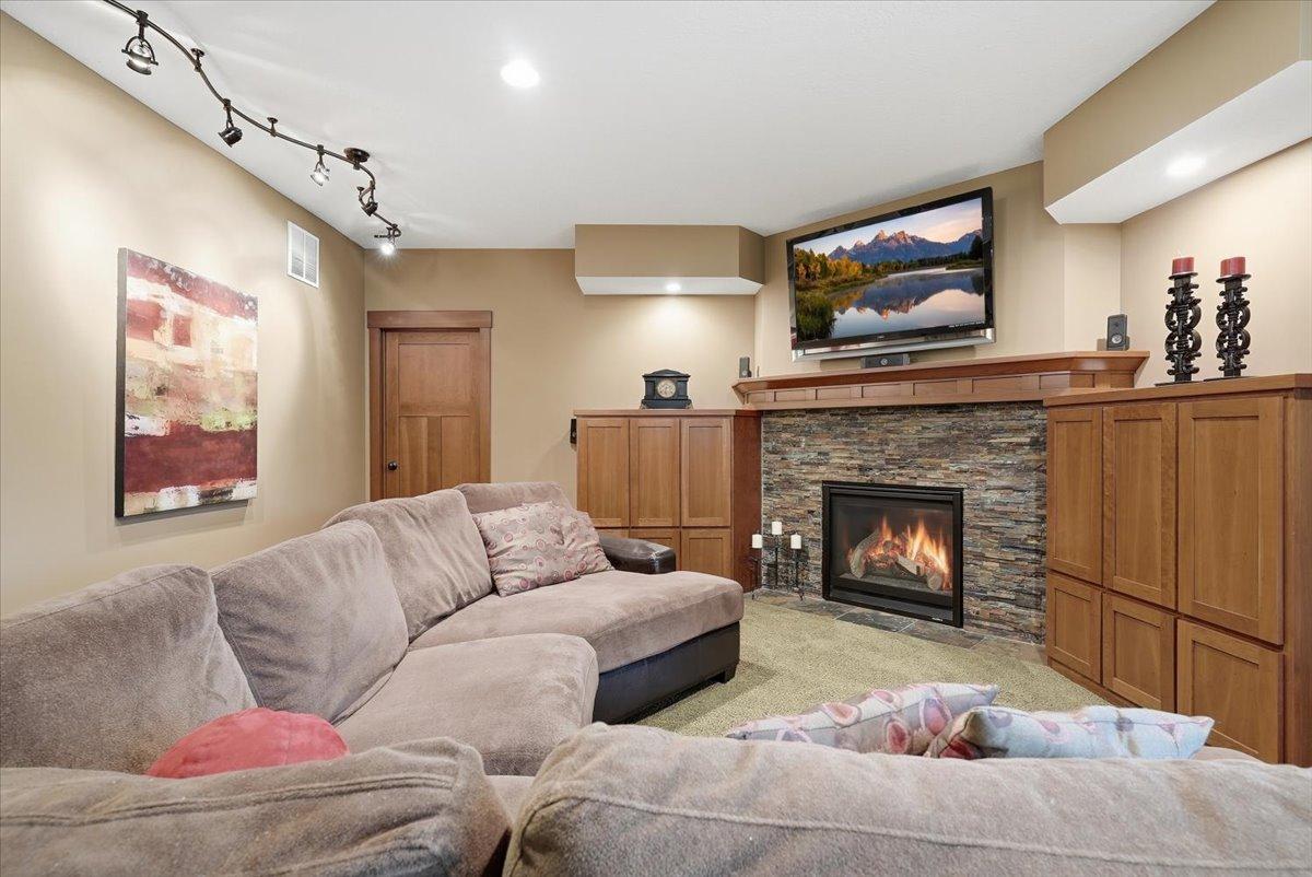 492 East Cove Road Hudson, WI 54016 - Photo 22 of 33