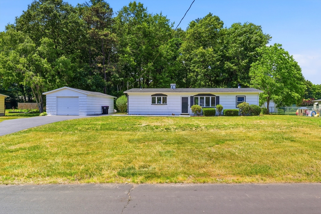 37 Sun Valley Road Holyoke, MA 01040 - Photo 2 of 28