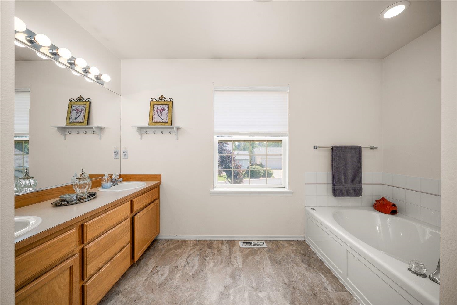 4208 South Tenfel Lane Spokane, WA 99223 - Photo 13 of 33