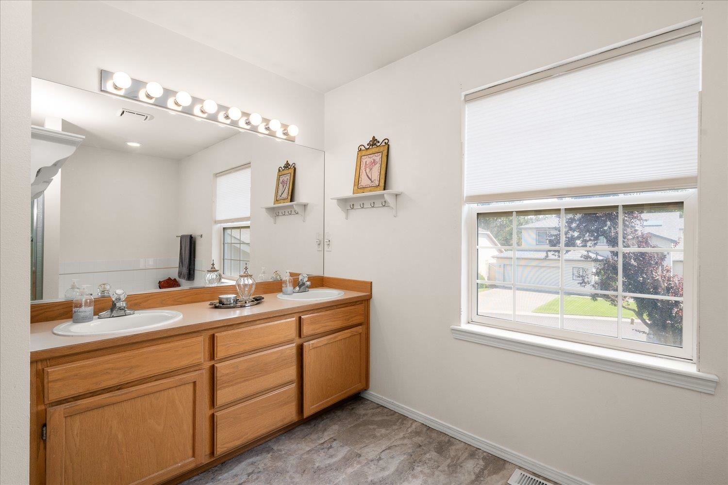 4208 South Tenfel Lane Spokane, WA 99223 - Photo 14 of 33