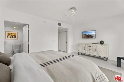 $1,200,000 | 7917 Willoughby Avenue, Unit 2, Los Angeles, CA 90046