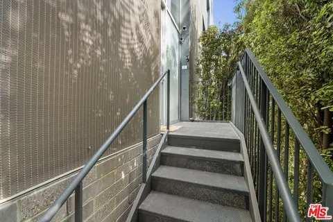 $1,200,000 | 7917 Willoughby Avenue, Unit 2, Los Angeles, CA 90046