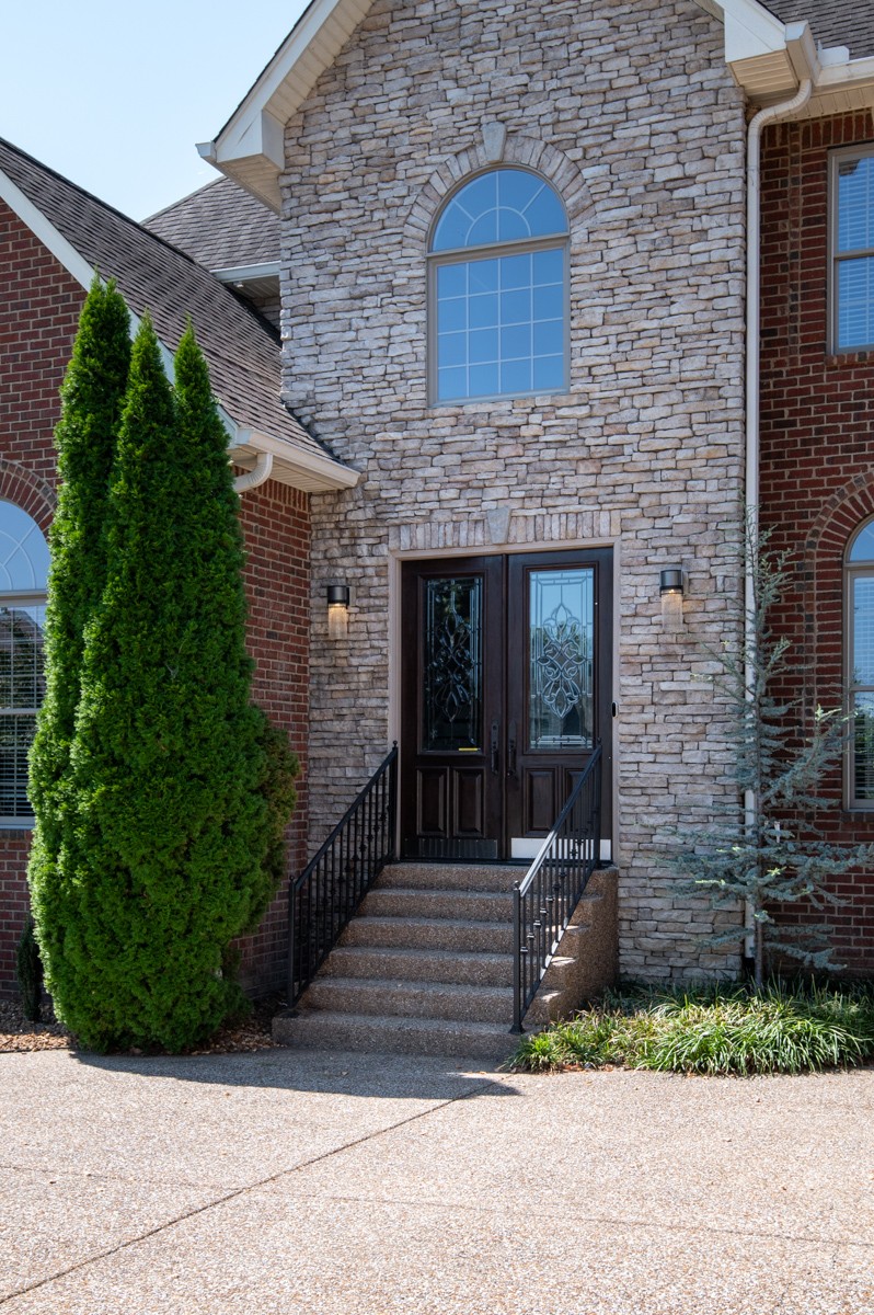 619 Ridgecrest Lane Lebanon, TN 37087 - Photo 3 of 48 FRONT ENTRY AND THERE IS A SIDE ENTRY AS WELL!