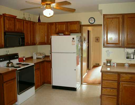 15 Viking Road Cranston, RI 02910 - Photo 3 of 8 Kitchen.