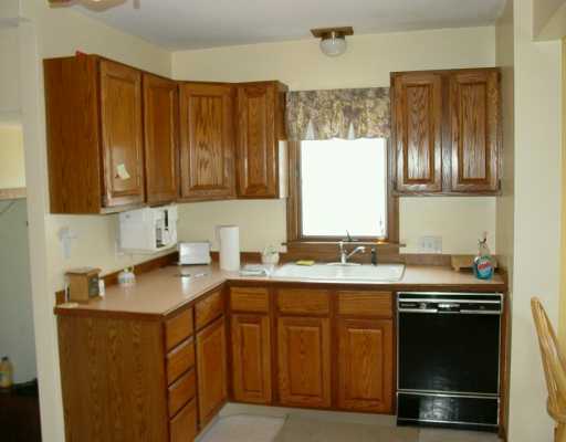 15 Viking Road Cranston, RI 02910 - Photo 4 of 8 Kitchen.